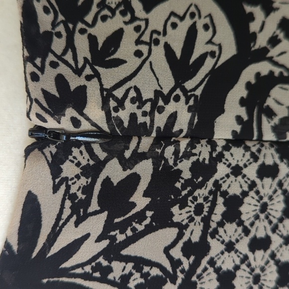 Taylor Black Floral print Ruched Ruffled Dress Black V-Neck size 6 - Picture 6 of 12